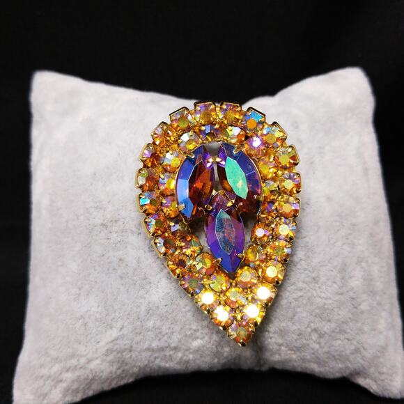 Mid-Century AB Teardrop Brooch – Red Marquise Rhinestones - Picture 3 of 10